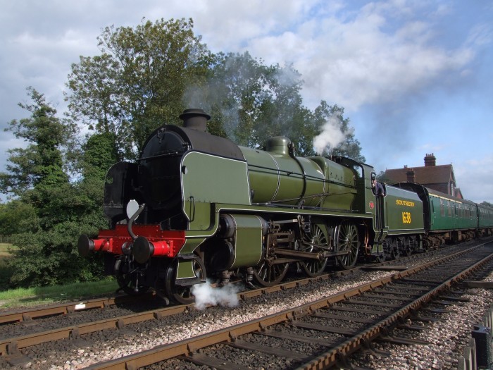 Maunsel_U_class_no._1638_Bluebell_railway_.jpg